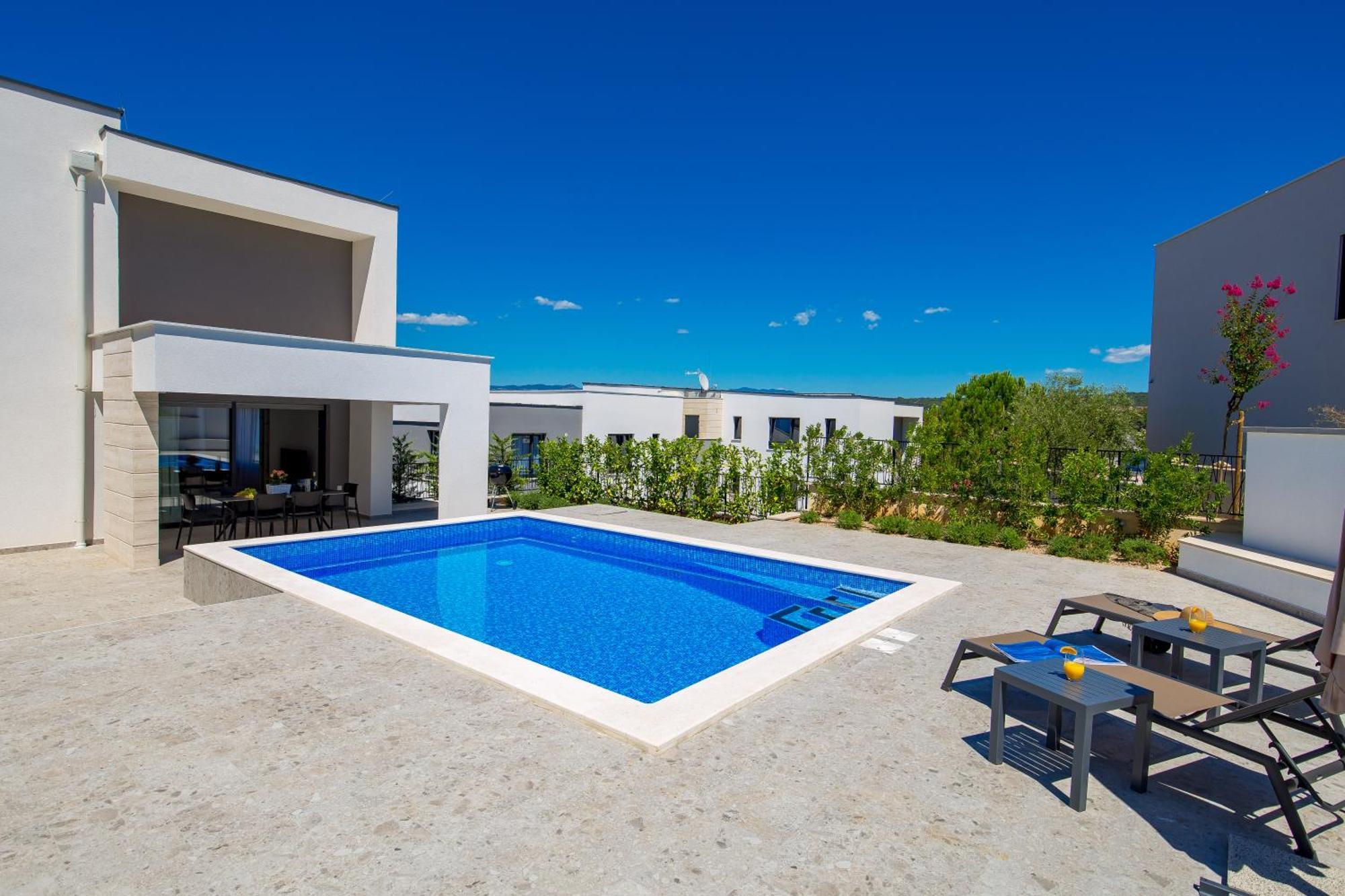 Hadrie Luxury And Rova Apartman